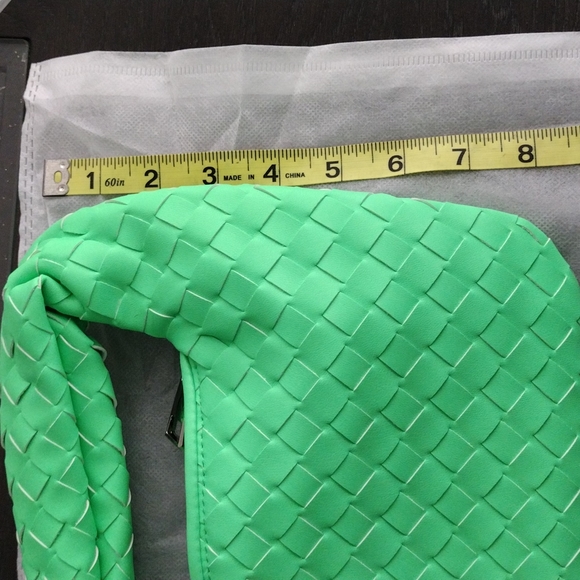 Green Woven Handbag - Picture 5 of 5